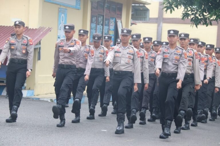 Personel Polres Mura Laksanakan Latihan Defile