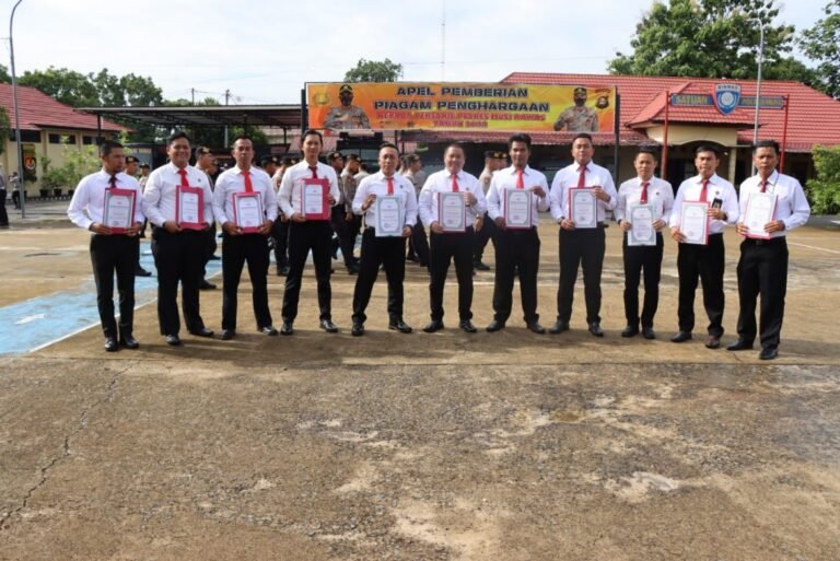 Personel Polres Mura Terima Penghargaan Dari Kapolres