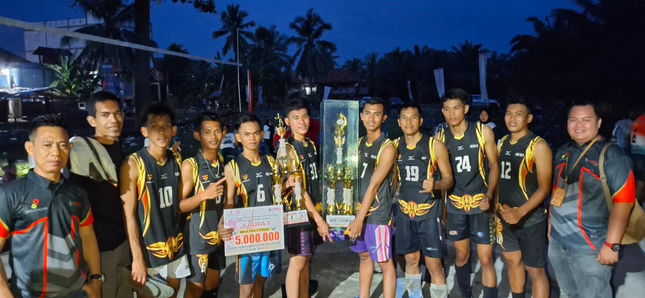 Juara pertama putra meraih piala bergilir Serelaya Cup III